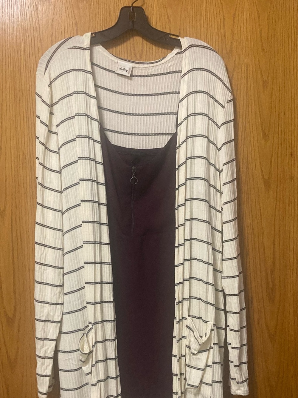 Daytrip Long-sleeve cardigan duster.  Cream with black stripes.   XL